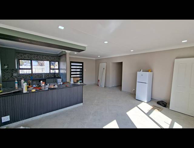 3 BEDROOM FREEHOLD TO LET IN MINNEBRON
